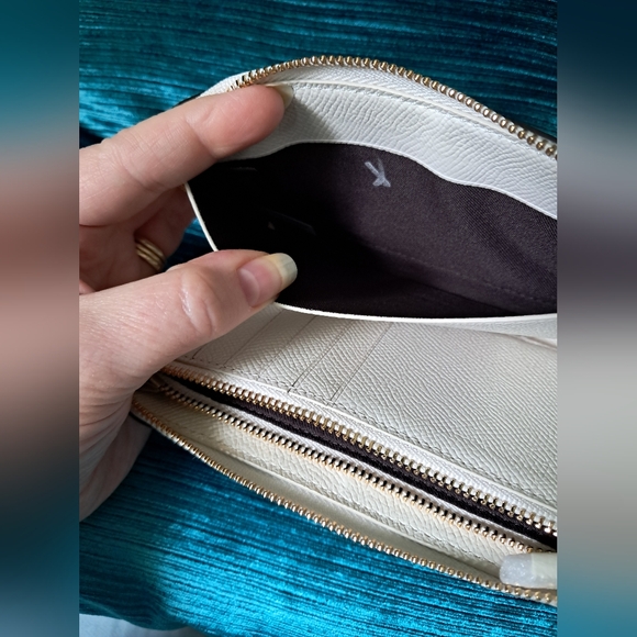 NWT Coach Gold Chalk Discontinued Leather Limited Edition Long Zip Around Wallet - Picture 9 of 13